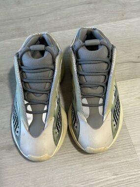 Adidas Yeezy 700 V3 "Fade Salt" sneakers